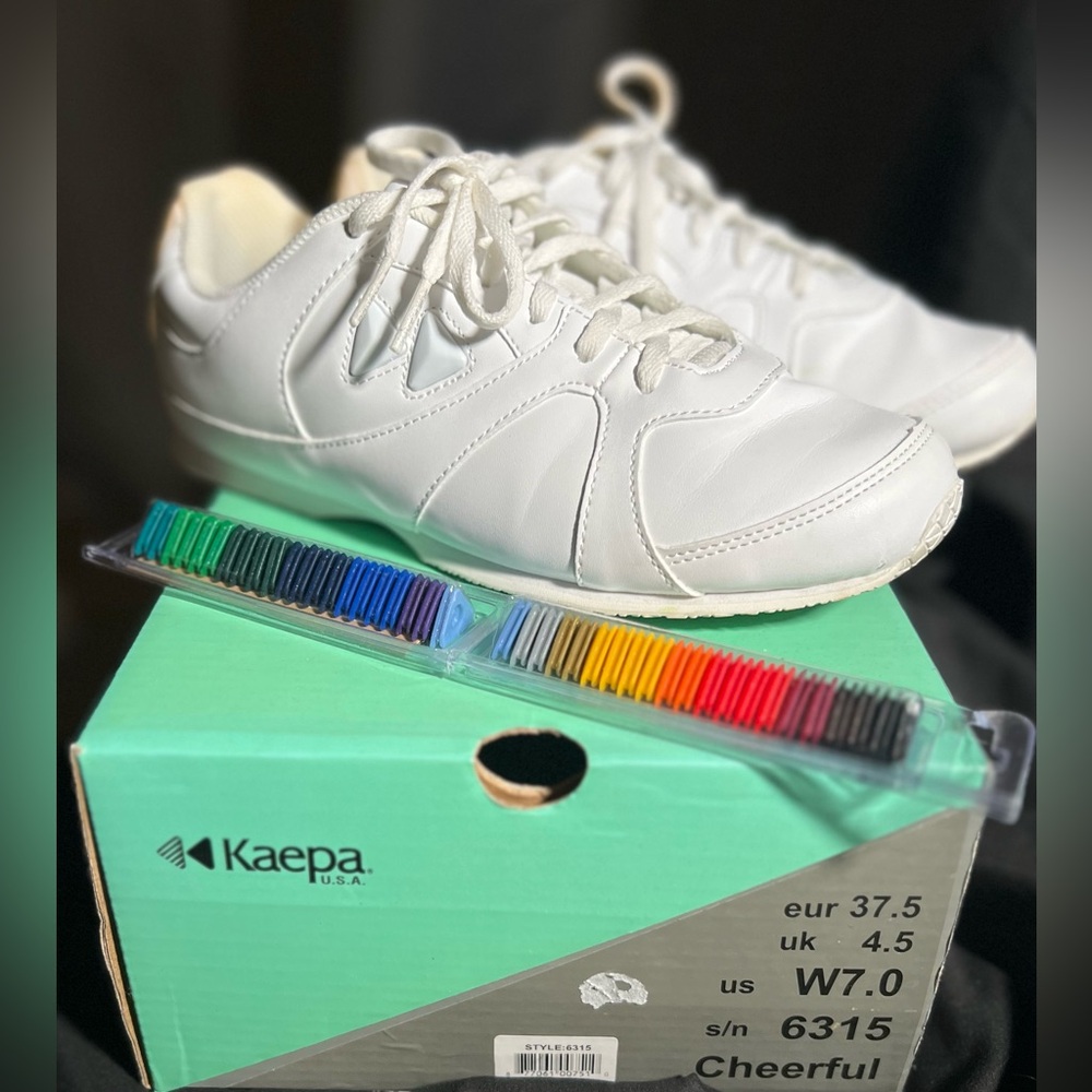 Cheer shoes